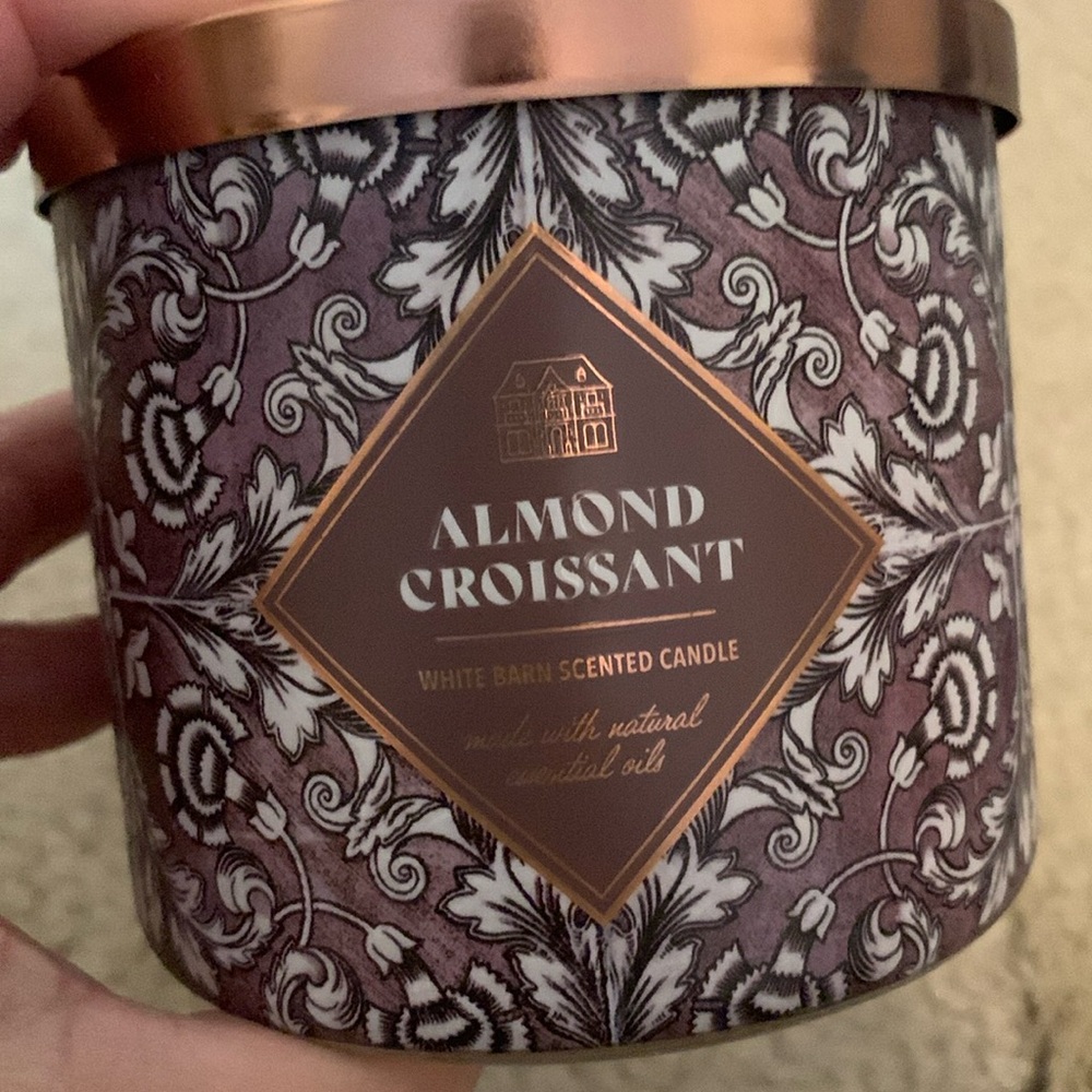 Bath & Body Works Almond Croissant candle (2023) 🥐